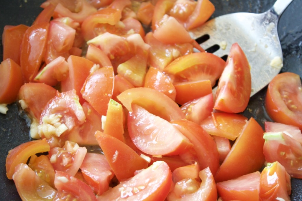Scrambled eggs with tomatoes