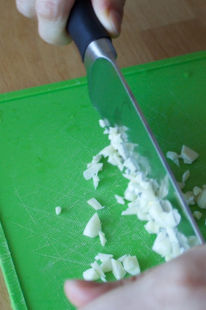 How to make garlic sauce